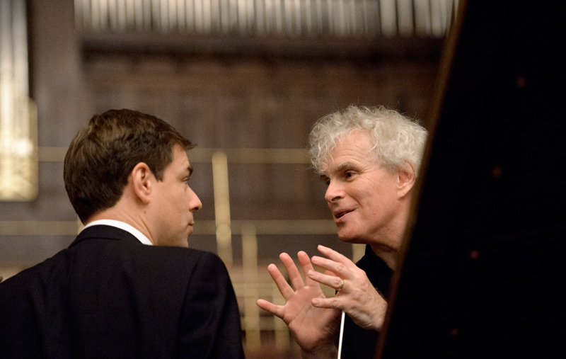 Mit Sir Simon Rattle auf der Osteuropa-Tournee der Berliner Philharmoniker im Herbst 2014 anlässlich des 25. Jahrestages des Berliner Mauerfalles